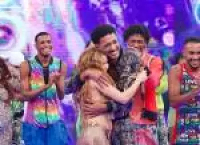 Da Maré para o mundo: Raphael Vicente relata bastidor de clipe com Shakira