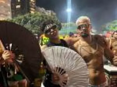 De Lady Gaga a Shakira: leque vira acessório indispensável em show de Copacabana