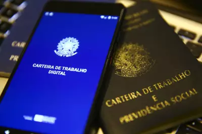 Divinópolis tem 62 mil formais e 54 mil MEIs; serviços lideram empregos