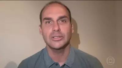 Eduardo Bolsonaro admite assinar contrato como produtor-executivo de filme sobre o pai