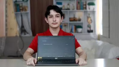 Estudante de 17 anos cria IA para auxiliar alunos com TDAH e dislexia