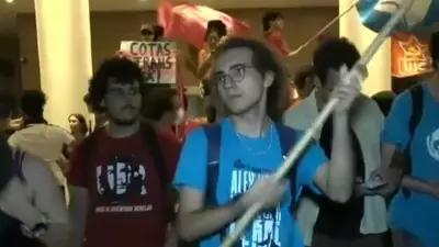 Estudantes ocupam reitoria da USP em protesto por melhorias