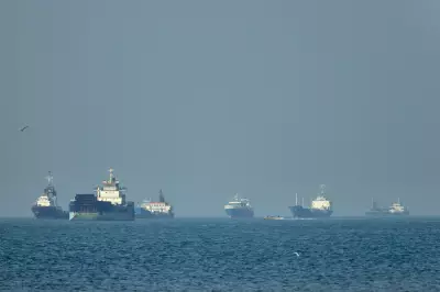 EUA atacam portos iranianos de Qeshm e Bandar Abbas no Estreito de Ormuz
