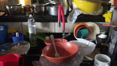 Falta de água persiste em bairros de BH após queda de égua em adutora