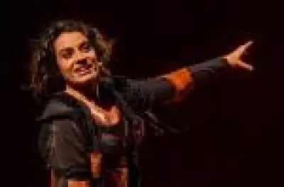 Filha de Raul Gazolla transforma experiência como camgirl em peça de teatro