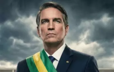 Flávio Bolsonaro chama banqueiro preso de 'irmão' em áudio sobre filme
