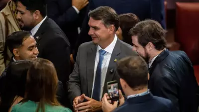 Flávio Bolsonaro confirma encontro com Daniel Vorcaro após prisão do ex-banqueiro