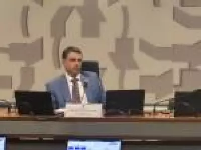 Flávio Bolsonaro critica Moraes por suspender dosimetria e fala em 'jogo combinado'