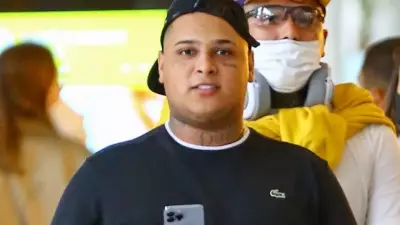 Giovanna Roque recebe carta e presentes de MC Ryan no Dia das Mães