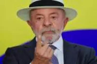 Governo Lula extingue taxa das blusinhas em recuo tributário histórico
