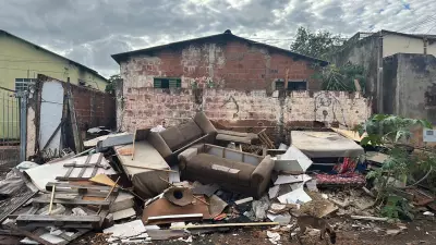 Homem acumula lixo perigoso e furta energia em Campo Grande