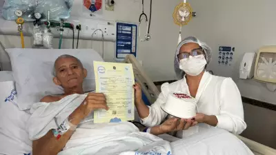 Homem com câncer se casa em leito de hospital em Manaus