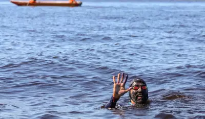 'Homem-Peixe' chega a Manaus e intensifica luta contra poluição nos rios