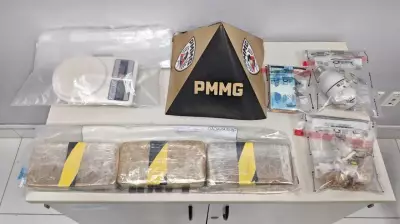 Homem tenta esconder bolsa com crack e dinheiro ao ver PM em Governador Valadares