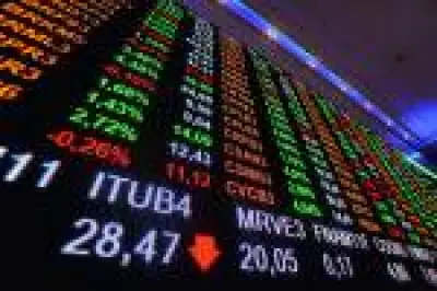 Ibovespa sobe com tecnologia global e otimismo EUA-China; cautela fiscal persiste