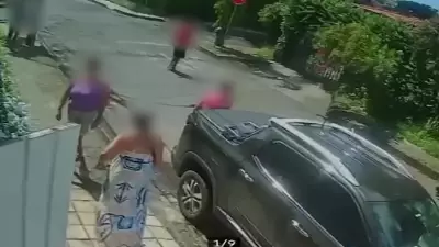 Idosas são derrubadas e têm carro roubado na Pampulha, em BH