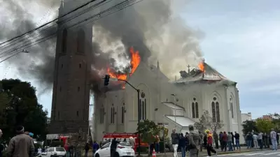 Igreja centenária é destruída por incêndio em Flores da Cunha, RS