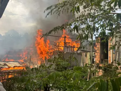 Incêndio de grandes proporções atinge casas no bairro São Jorge em Manaus