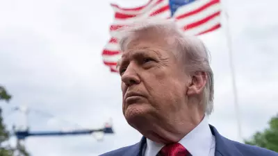 Johnson evita derrota ao suspender votação que limitaria poderes de guerra de Trump