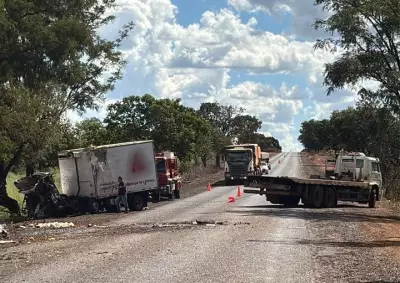 Jovem de 24 anos morre em acidente com caminhão de morangos na MG-255