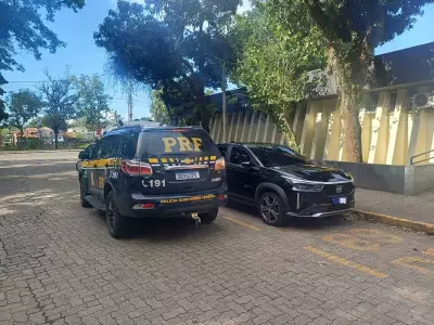 Jovem é preso com carro clonado na Via Dutra em Resende