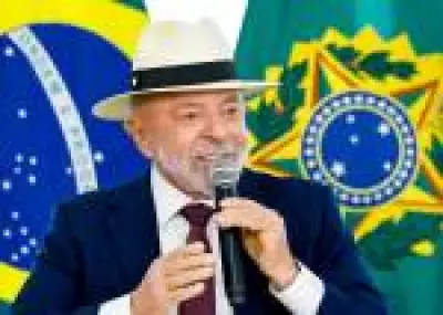 Lula diz que áudio de Flávio Bolsonaro com banqueiro é caso de polícia