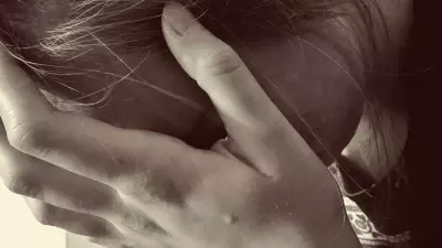 Menina de 12 anos denuncia estupro por oito menores no Rio