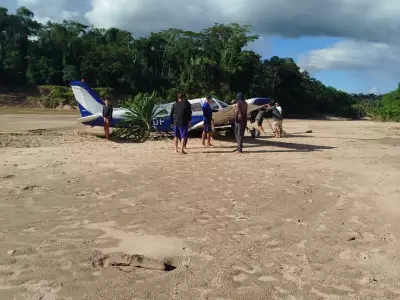 Moradores retiram avião de rio no Acre após queda; não houve mortes