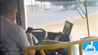 Motorista de ônibus é flagrado usando celular enquanto dirige em Uberlândia