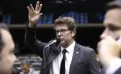 Mário Frias ao STF: defesa nega desvio de emendas para filme de Bolsonaro