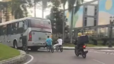 Multa de R$ 600 para quem pegar 'rabeira' em ônibus começa em Curitiba