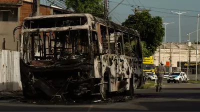 Ônibus é incendiado em Vila Velha após morte de jovem em confronto com a PM