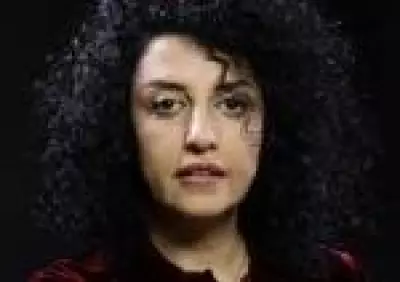Nobel da Paz Narges Mohammadi deixa prisão no Irã para tratamento médico