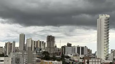 Nova frente fria traz chuva intensa e mantém frio no Paraná neste fim de semana