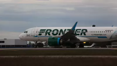Pedestre morre atropelado por avião comercial em pista de aeroporto nos EUA