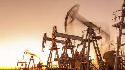 Petróleo cai 5% com possível acordo entre Irã e EUA sobre estreito de Hormuz
