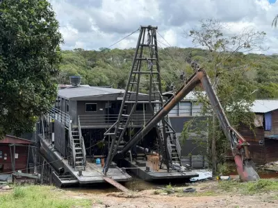 PF encontra estaleiro clandestino com dragas para garimpo ilegal no Rio Negro