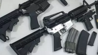 PM apreende 16 fuzis e metralhadora em bunker de facção no Rio
