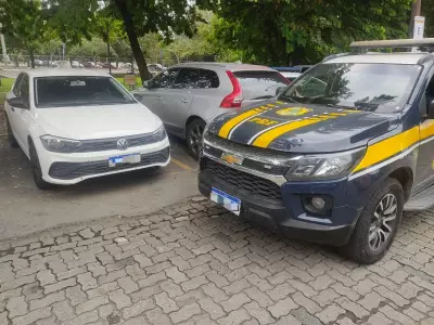 PRF recupera carro com registro de apropriação indébita na Via Dutra, em Resende