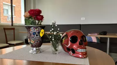 Projeto Death Café promove conversas abertas sobre a morte em cafés de Porto Alegre