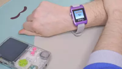 Relógio Game Boy Color funcional é criado por youtuber