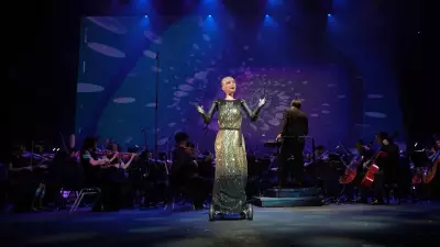 Robô humanóide Sophia se apresenta com orquestra sinfônica em Hong Kong