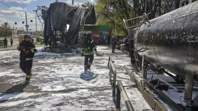 Rússia ataca Odessa e Kherson; Ucrânia atinge petroleiros russos