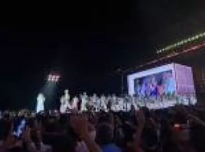 Shakira desafina com Maria Bethânia e público salva gafe musical em Copacabana