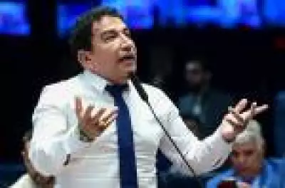 Técnica que acusa Magno Malta de agressão é afastada por recomendação médica