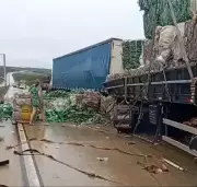 Acidente com três carretas na BR-304 em Macaíba deixa feridos leves