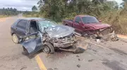 Acidente com três veículos deixa família ferida em Taiobeiras