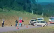 Acidente entre carro, caminhão e moto interdita rodovia SP-249 em Itapeva