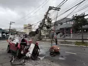 Acidente na Avenida Corifeu derruba poste e deixa dois jovens feridos em SP