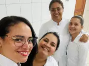 Amigas de faculdade homenageiam servidora morta em ataque a escola no Acre